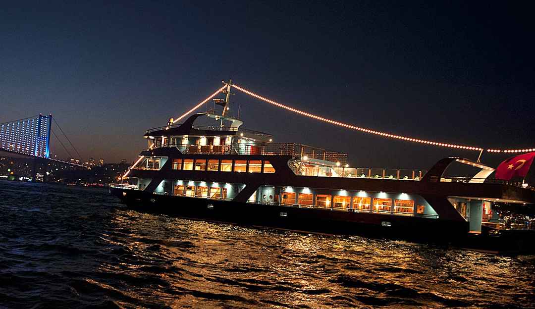 Boğaz'da Akşam Yemeği Turu - Alkollü İçecekler Dahil - Görsel 4