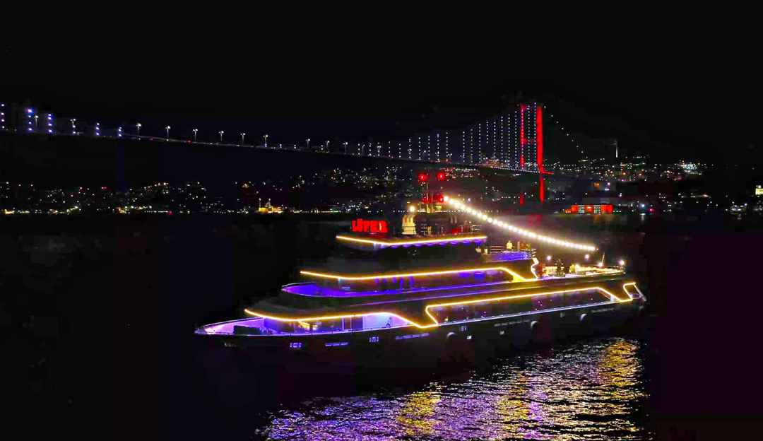 Boğaz'da Akşam Yemeği Turu - Alkollü İçecekler Dahil - Görsel 3